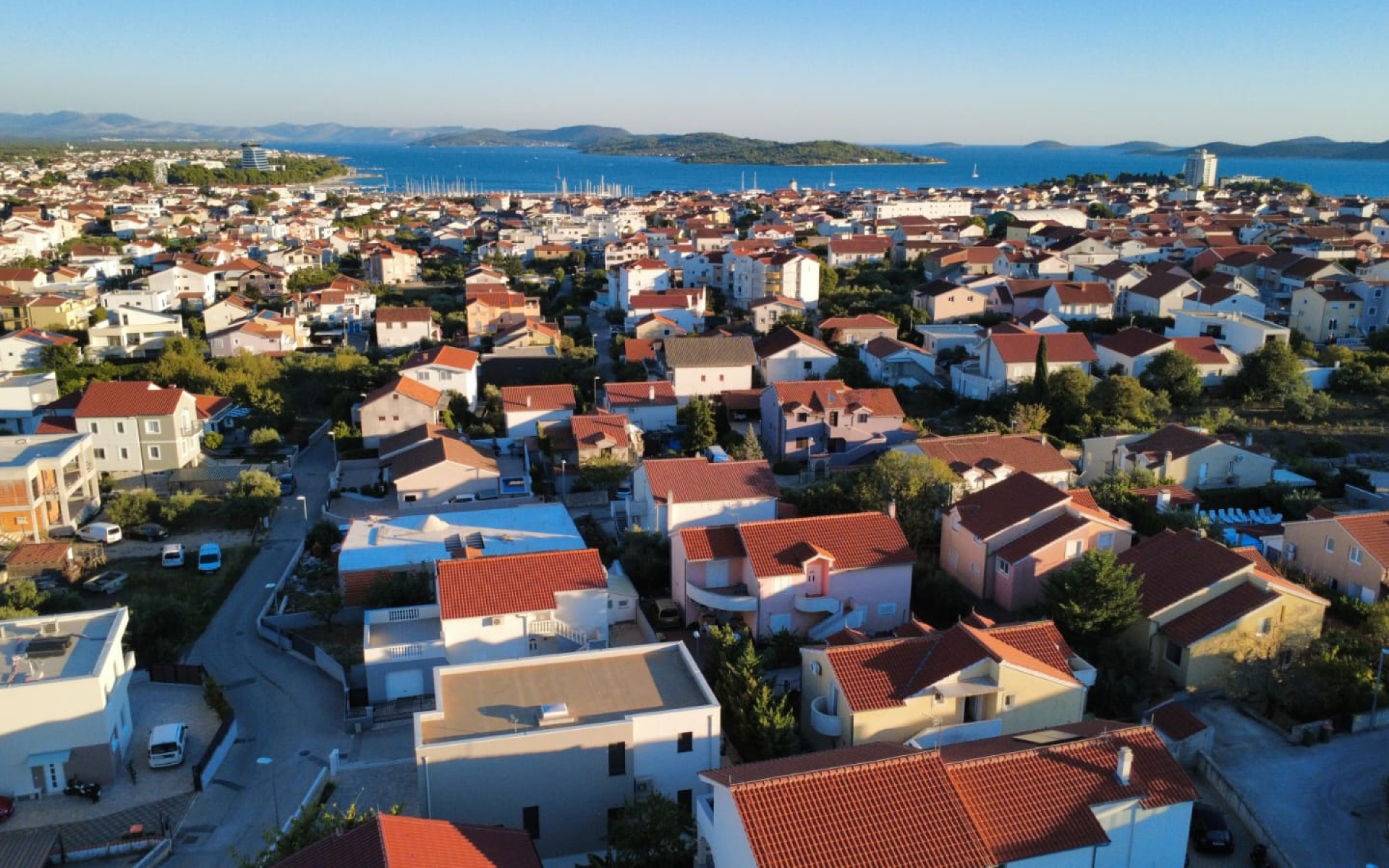 Samostojeća kuća sa tri stambene jedinice